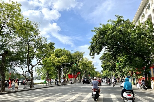 Dự báo thời tiết Hà Nội ngày 12/9/2025: Mưa dông rải rác, ngày nắng gián đoạn