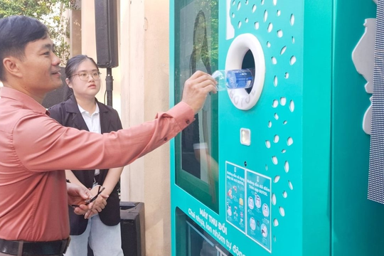 Huế thí điểm mô hình cọc tiền chai nhựa
