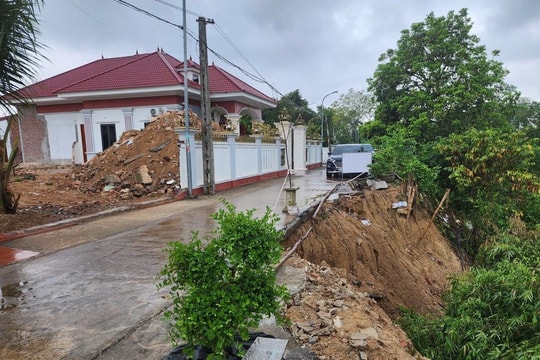 Sạt lở suối Khe Chậm đe dọa an toàn 480 người dân tại Thanh Hóa