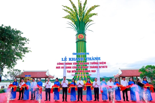 Khánh thành Khu tưởng niệm thanh niên xung phong hy sinh tại bến phà Long Đại