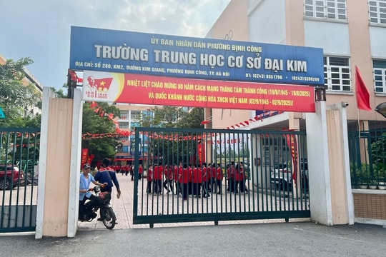 Học sinh lớp 7 túm tóc, xô ngã cô giáo: Câu chuyện đau lòng và bài học về giáo dục con người