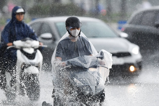 Tin cuối cùng về cơn bão số 9: Bão tan nhưng mưa dông còn kéo dài