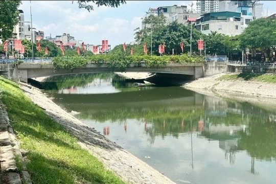 Hà Nội siết chặt kiểm soát, xử lý mạnh tay vi phạm môi trường sông Tô Lịch