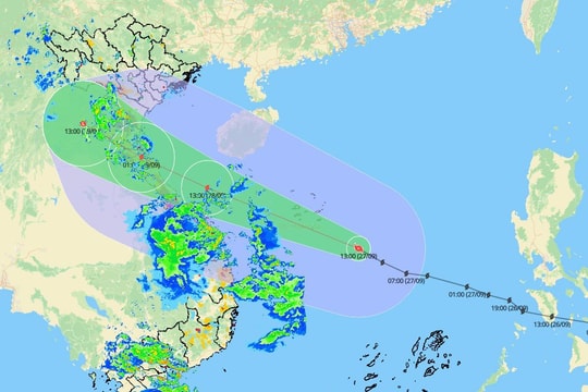 Bão Bualoi giật cấp 15, tối mai đổ bộ vào miền Trung