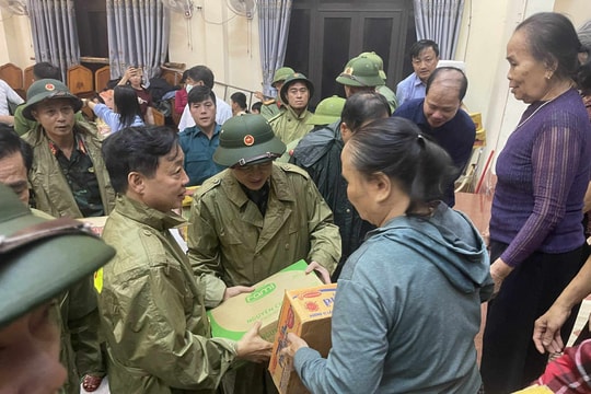 Phó Thủ tướng Trần Hồng Hà kiểm tra công tác ứng phó bão số 10 tại Hà Tĩnh