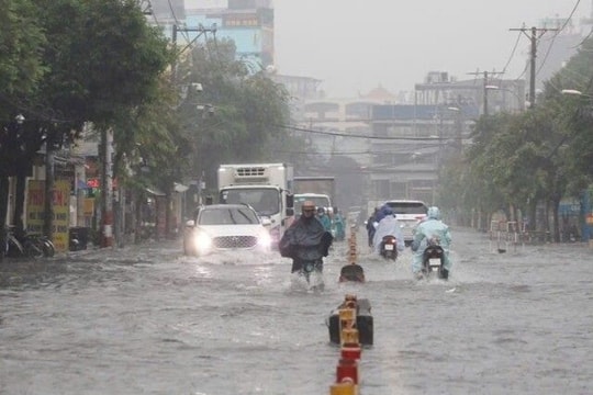 Hà Nội kích hoạt các biện pháp khẩn cấp ứng phó bão số 10, mưa lũ và sạt lở