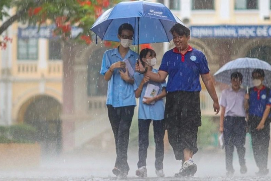 Các tỉnh miền Trung cho học sinh nghỉ học để tránh bão