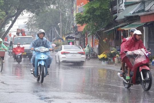 Dự báo thời tiết Hà Nội ngày 01/10/2025: Mưa to và rải rác có dông