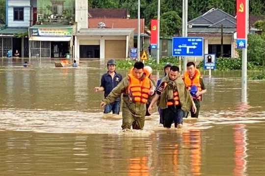 Nghệ An: Xã Tân Kỳ căng mình chạy lũ, kịp thời đưa người dân ra khỏi vùng nguy hiểm