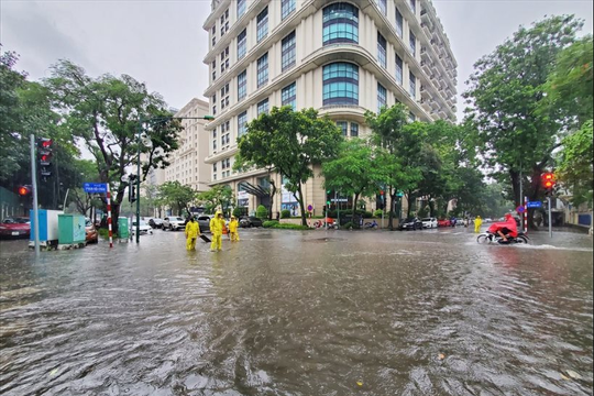 Hà Nội còn 25 điểm ngập sau bão số 10