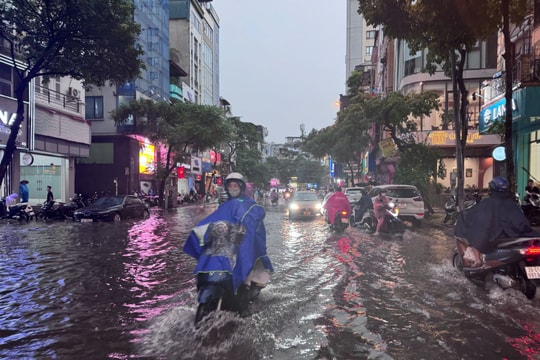 Vì sao Hà Nội hứng trận ngập "kinh hoàng"?
