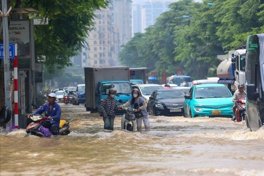 Hà Nội còn 7 điểm ngập sâu, lực lượng khẩn trương khắc phục sau mưa lớn