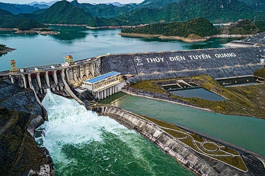 Trưa nay (2/10), hồ thủy điện Tuyên Quang đóng tiếp 1 cửa xả đáy