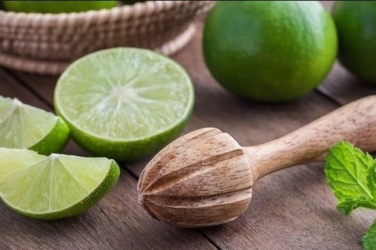 Chanh – “trợ thủ” làm sạch và khử mùi tự nhiên trong nhà bếp
