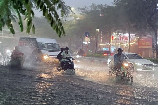 Ảnh hưởng bão số 11 Matmo, nhiều tỉnh Bắc Bộ đón mưa to gió mạnh