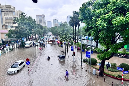Hà Nội khuyến khích người dân làm việc tại nhà ngày 6/10 để ứng phó bão số 11