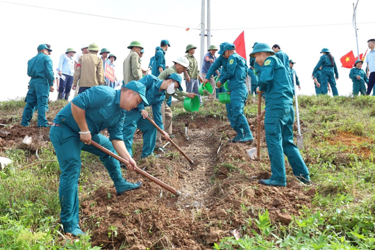 Bắc Ninh siết chặt tuần tra, canh gác đê điều ứng phó bão số 11