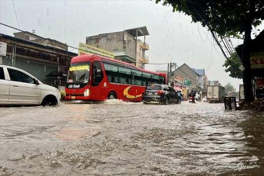 Mưa lớn tại Bắc Bộ và Thanh Hóa, cảnh báo ngập úng, sạt lở