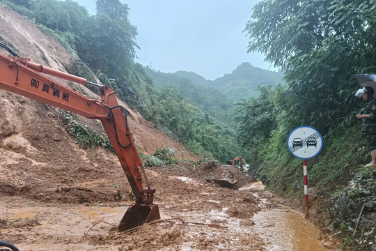 Sau bão số 11, nhiều tuyến quốc lộ miền núi phía Bắc tê liệt giao thông trên diện rộng