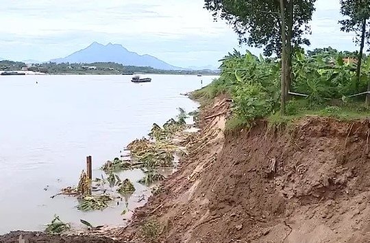 Hà Nội ban hành quyết định khẩn về sạt lở đe dọa 31 hộ dân ở xã Yên Xuân