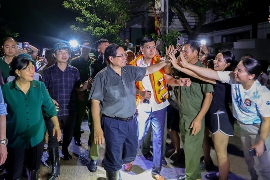 Thủ tướng Phạm Minh Chính thị sát vùng ngập ngoại thành Hà Nội, chỉ đạo sẵn sàng di dời 30.000 dân