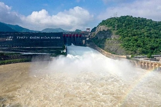 Mở cửa xả đáy Thủy điện Hòa Bình ứng phó mưa lớn