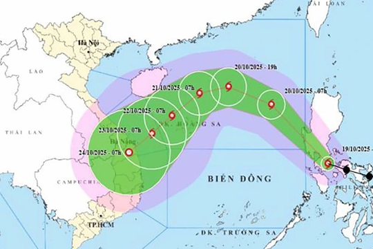 Bão Fengshen đang tiến sát Biển Đông, sức gió giật cấp 13, biển động rất mạnh