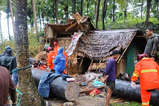 Bão Fengshen càn quét Philippines: 5 người chết, hàng chục nghìn người sơ tán