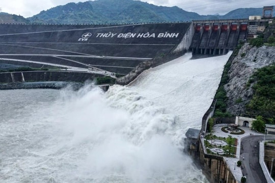 Thủy điện Hòa Bình đóng cửa xả đáy từ trưa nay để đảm bảo an toàn vùng hạ du