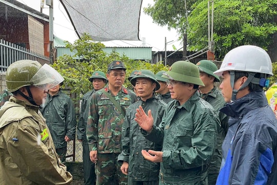 Quân khu 5 kiểm tra công tác ứng phó bão số 12 tại Đà Nẵng