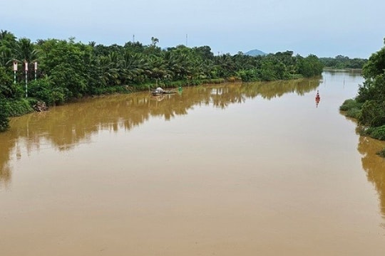 Lũ trên sông Thu Bồn và các sông ở Huế vượt báo động 3 do mưa lớn kéo dài Lũ trên sông Thu Bồn và các sông ở Huế vượt báo động 3 do mưa lớn kéo dài