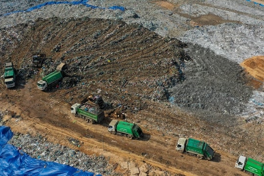 Phân loại rác tại nguồn còn ì ạch: 62,97% rác thải sinh hoạt vẫn chôn lấp Phân loại rác tại nguồn còn ì ạch: 62,97% rác thải sinh hoạt vẫn chôn lấp