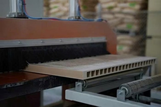 Thí điểm biến rác thải nhựa thành vật liệu gỗ hữu ích