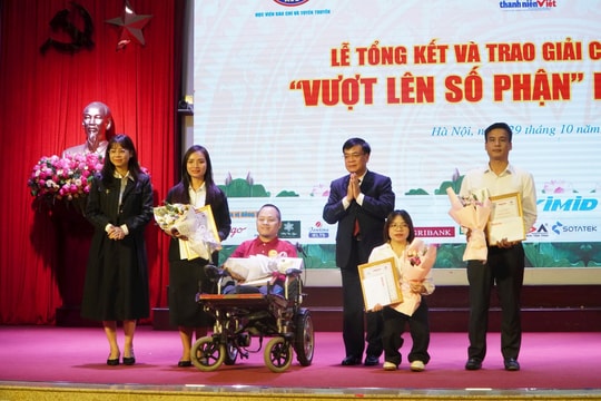 Trao giải cuộc thi viết “Vượt lên số phận”: Tôn vinh những con người không đầu hàng số phận