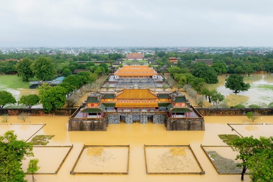 Vì sao Huế có thể mưa “một ngày bằng cả năm”? Vì sao Huế có thể mưa “một ngày bằng cả năm”?