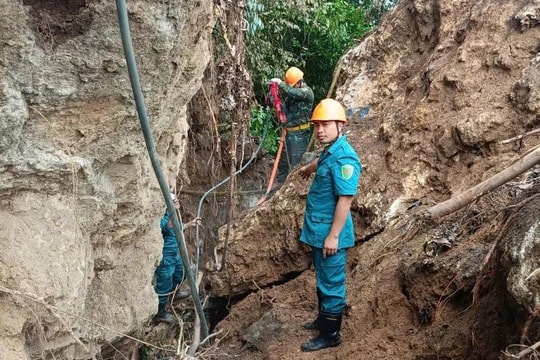 Nghệ An: Nổ mìn phá đá, mở đường vào 6 bản làng bị chia cắt