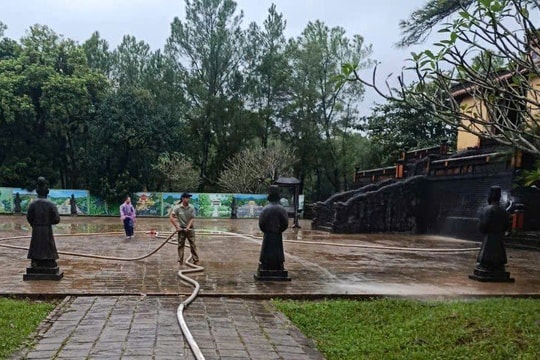 Huế: Các điểm di tích mở cửa trở lại đón khách từ ngày 31/10 sau đợt mưa lũ Huế: Các điểm di tích mở cửa trở lại đón khách từ ngày 31/10 sau đợt mưa lũ