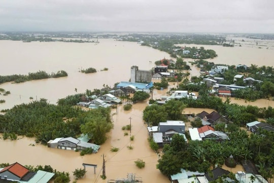 Khẩn cấp hỗ trợ các địa phương miền Trung khắc phục hậu quả mưa lũ Khẩn cấp hỗ trợ các địa phương miền Trung khắc phục hậu quả mưa lũ