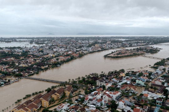 Lũ ở Huế và Đà Nẵng vượt báo động 3, nhiều khu vực tái ngập