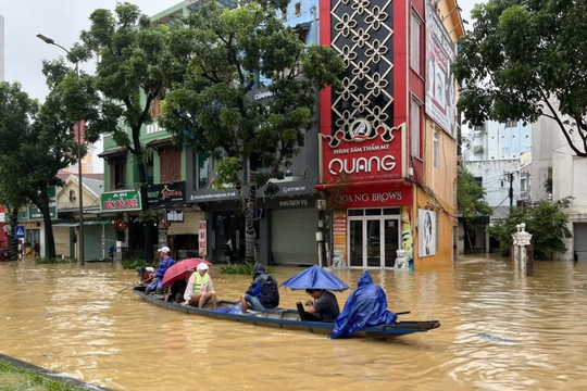 Mưa lũ gây thiệt hại nặng ở Huế: Hơn 54.600 hộ dân bị ảnh hưởng