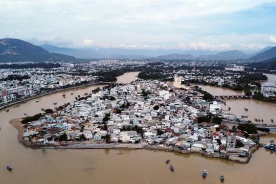Khánh Hòa: 13 hồ chứa xả nước đón lũ, cảnh báo vùng hạ du có thể bị ảnh hưởng