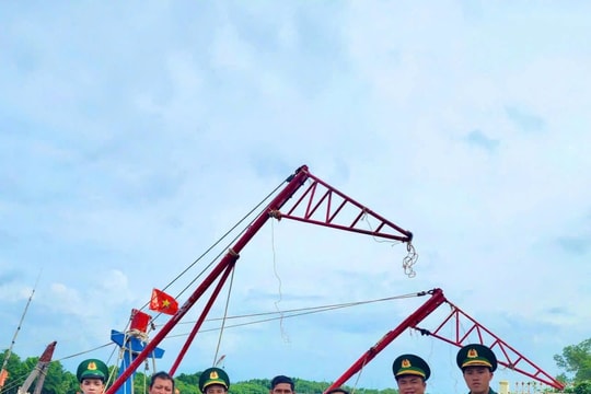 Đồn Biên phòng Phước Thuận tuyên truyền chống khai thác IUU và đảm bảo an toàn cho ngư dân trong mùa mưa bão