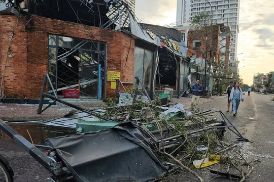 Bão số 13 đã tan, miền Trung tiếp tục mưa lớn