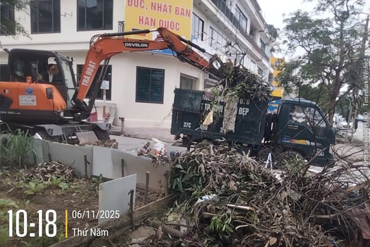 Công ty CP Môi trường và Công trình đô thị Nghệ An ra quân tổng dọn rác thải sau phản ánh