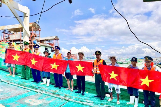 Đồn Biên phòng Bến Đá phối hợp tuyên truyền chống khai thác IUU