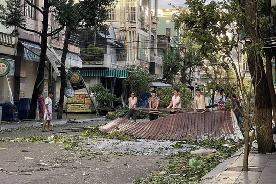 Thủ tướng chỉ đạo khắc phục hậu quả bão số 13, không để dân rét, thiếu đói