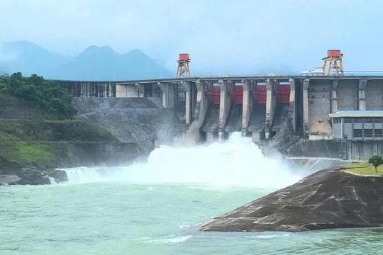 Hà Nội yêu cầu địa phương ven sông chủ động ứng phó khi Thủy điện Hòa Bình xả lũ