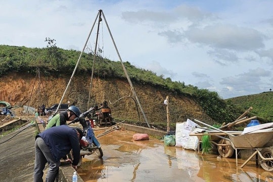 Bắt đầu khoan phụt chống thấm xử lý sự cố nứt đập hồ thủy lợi Cay An