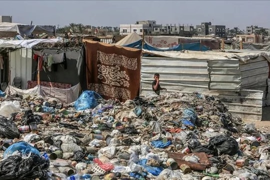 Gaza đối mặt nguy cơ thảm họa môi trường từ 700.000 tấn rác thải tồn đọng