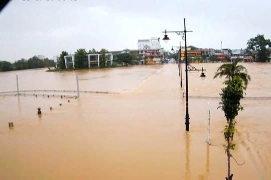 TP. Huế: Lũ trên sông Bồ, sông Hương lên trên mức báo động